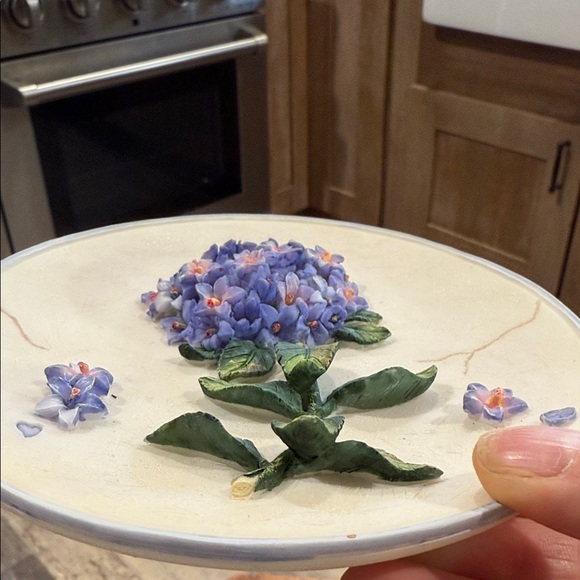 Floral Wall Plaques with 3 Dimensional Flowers. EUC - Picture 9 of 10